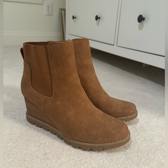 target mid rise boots, good condition, size 11 - Picture 2 of 3